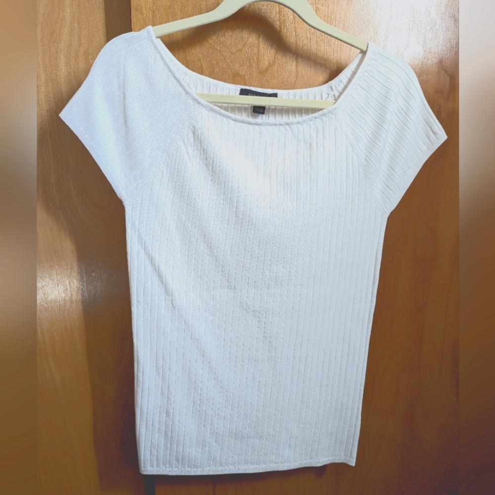 NWOT Ann Taylor White Ribbed Short-Sleeve Shell Size L